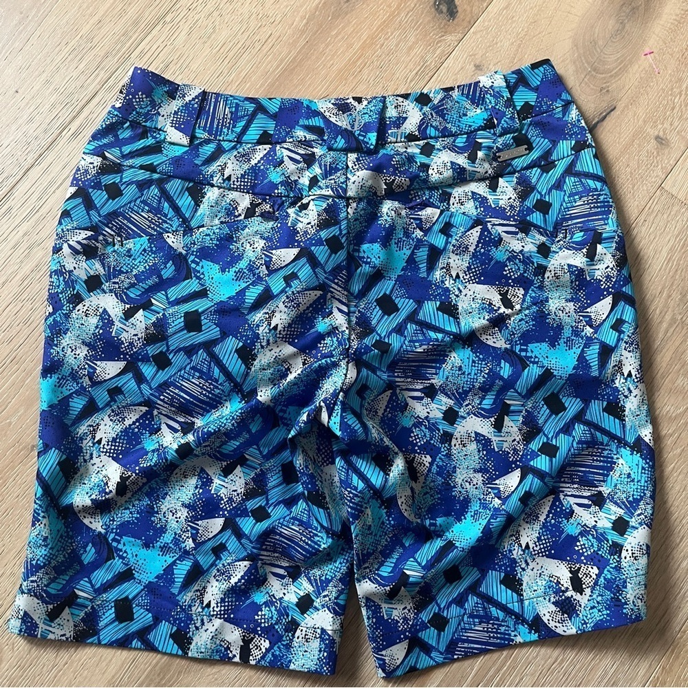 Sunice woman’s coollite golf Samantha 9”shorts violet blue flash print Sz 2 *E19 - Picture 2 of 2